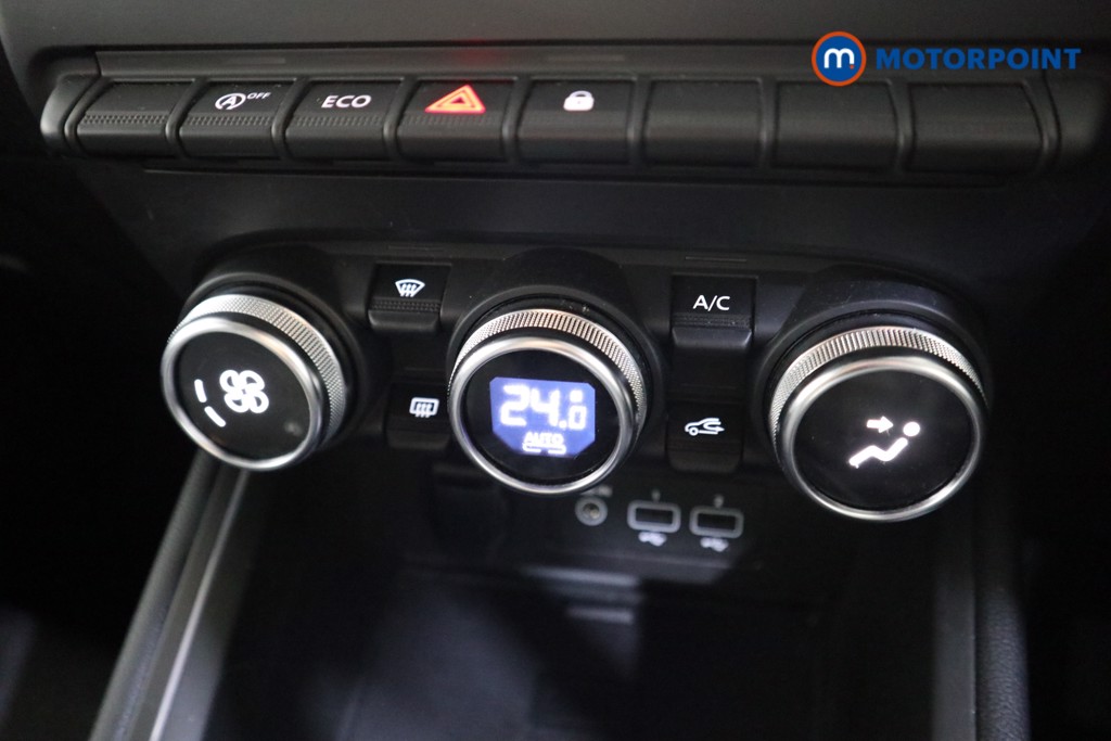 Renault Clio Iconic Edition Manual Petrol Hatchback - Stock Number (1615664) - 9th supplementary image