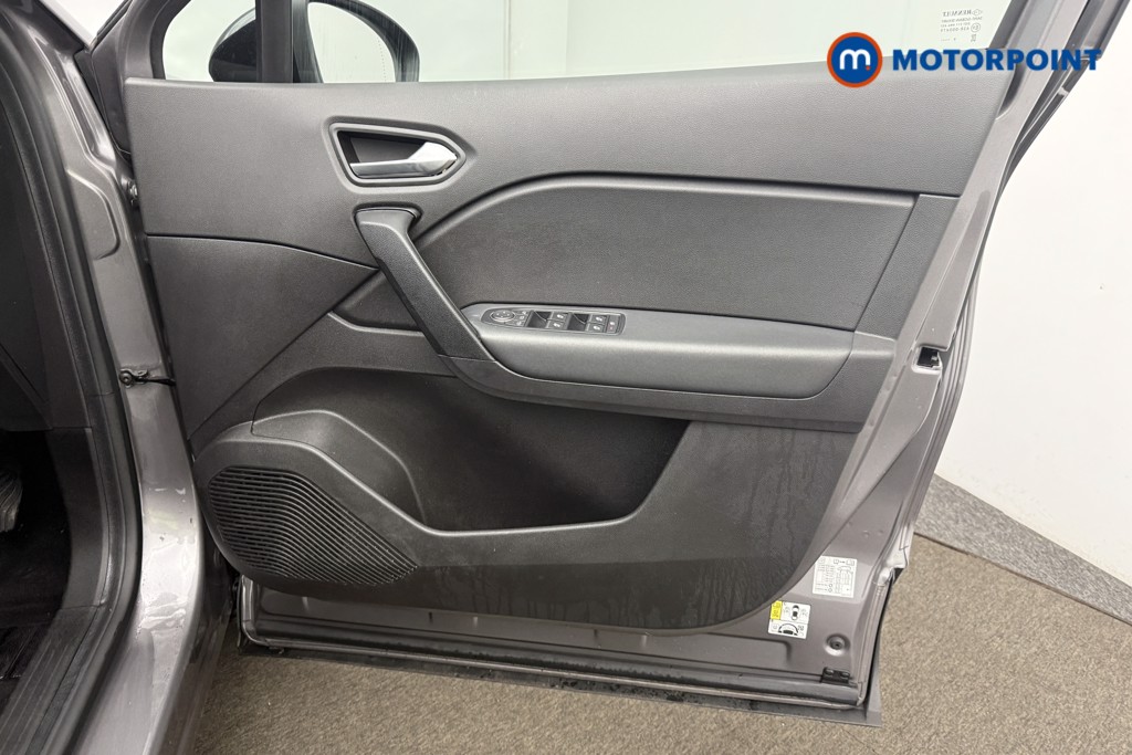 Renault Captur Iconic Automatic Petrol SUV - Stock Number (1585443) - 3rd supplementary image