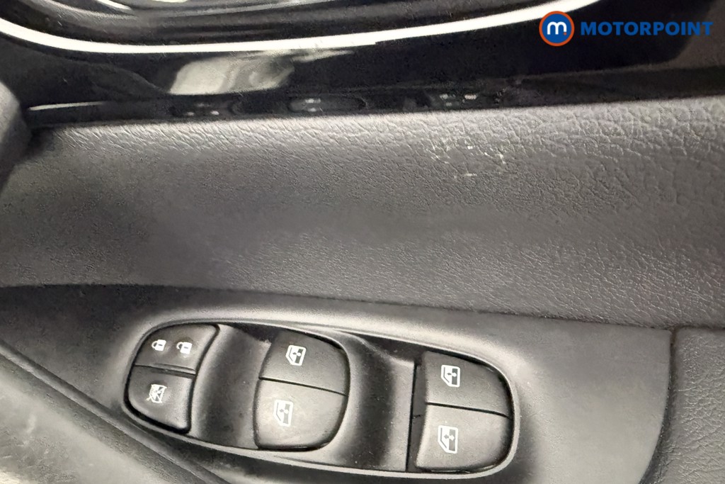 Nissan Qashqai Acenta Premium Manual Diesel SUV - Stock Number (1594245) - 12th supplementary image