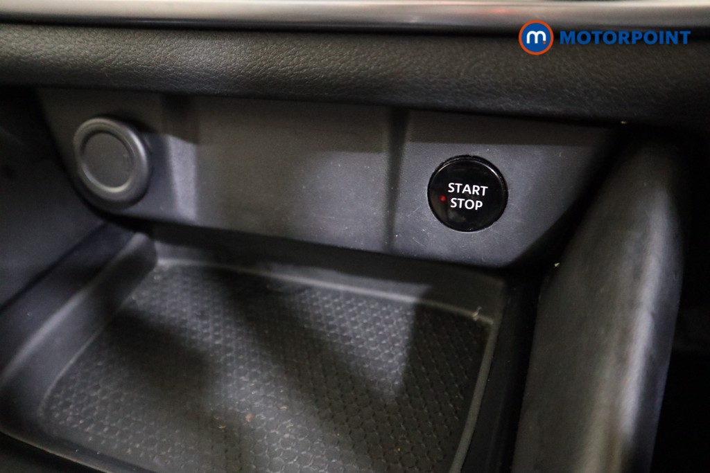 Nissan Qashqai N-Connecta Automatic Petrol-Electric Hybrid SUV - Stock Number (1603742) - 9th supplementary image