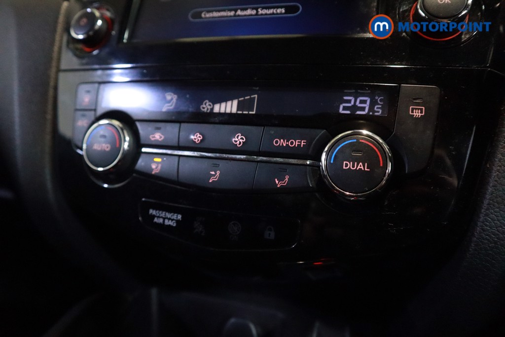 Nissan Qashqai Acenta Premium Manual Diesel SUV - Stock Number (1605355) - 20th supplementary image