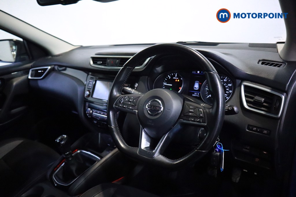 Nissan Qashqai Acenta Premium Manual Diesel SUV - Stock Number (1605355) - 1st supplementary image
