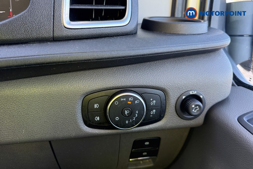 Ford Transit Limited Automatic Diesel Medium Roof Van - Stock Number (1608645) - 2nd supplementary image