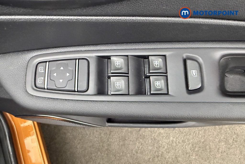 Renault Captur Iconic Manual Petrol SUV - Stock Number (1611535) - 3rd supplementary image