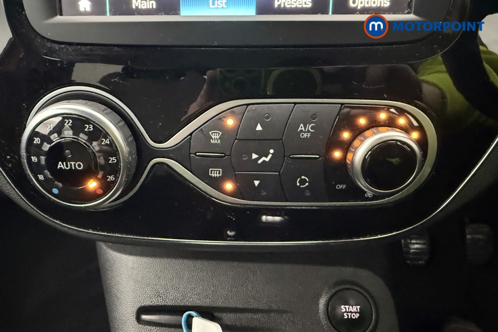 Renault Captur Iconic Manual Petrol SUV - Stock Number (1611535) - 6th supplementary image