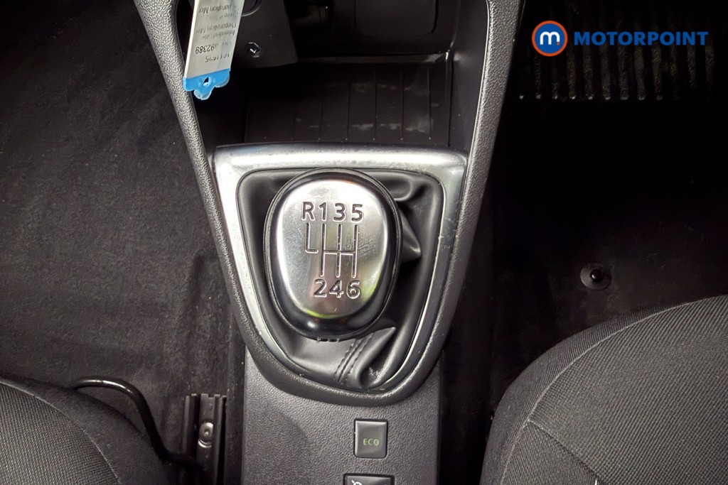 Renault Captur Iconic Manual Petrol SUV - Stock Number (1611535) - 7th supplementary image