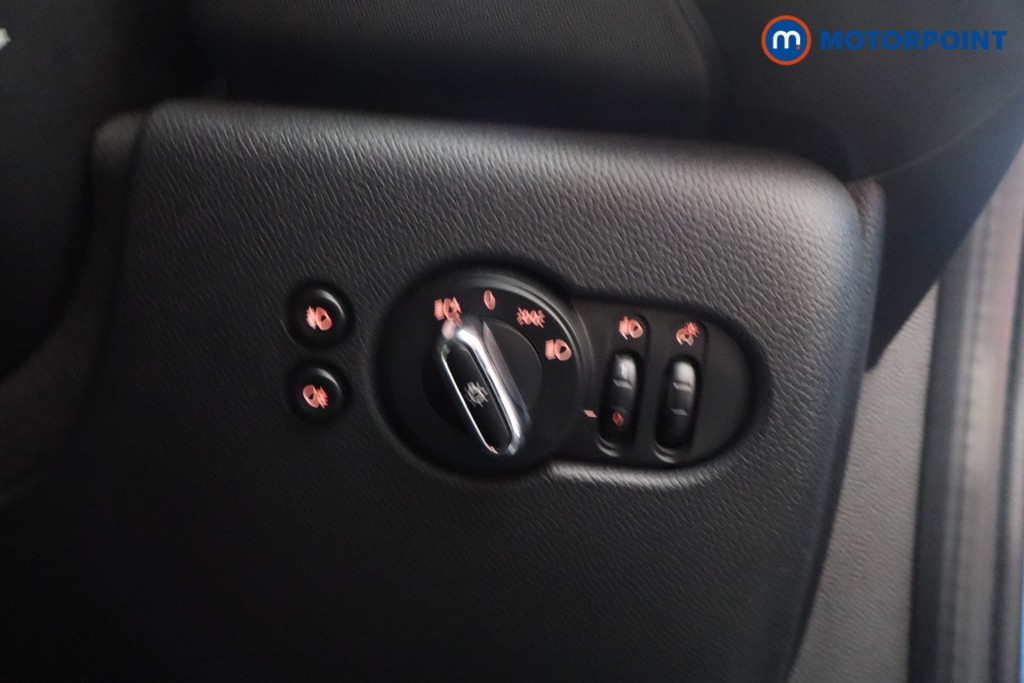 Mini Hatchback Cooper Manual Petrol Hatchback - Stock Number (1613389) - 4th supplementary image