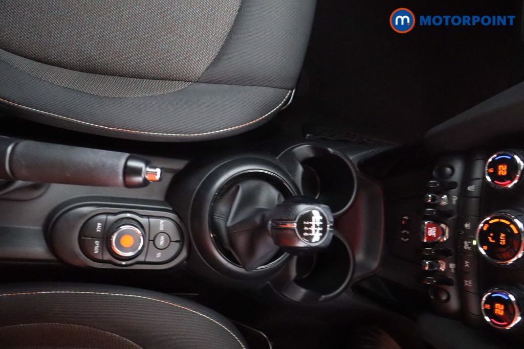 Mini Hatchback Cooper Manual Petrol Hatchback - Stock Number (1613389) - 7th supplementary image