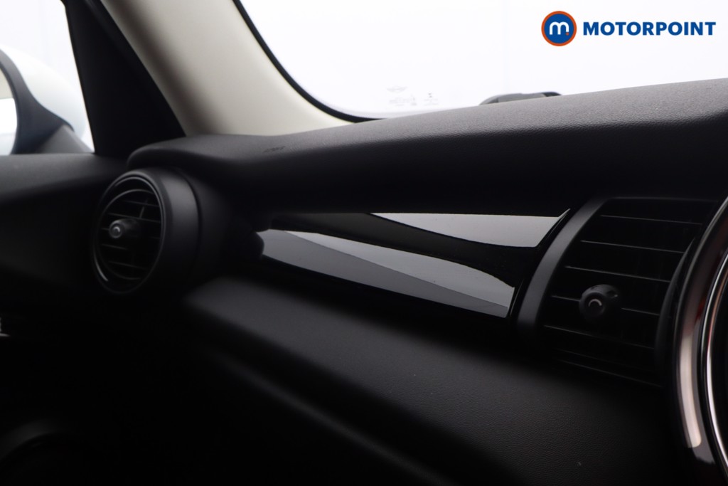 Mini Hatchback Cooper Manual Petrol Hatchback - Stock Number (1613389) - 8th supplementary image