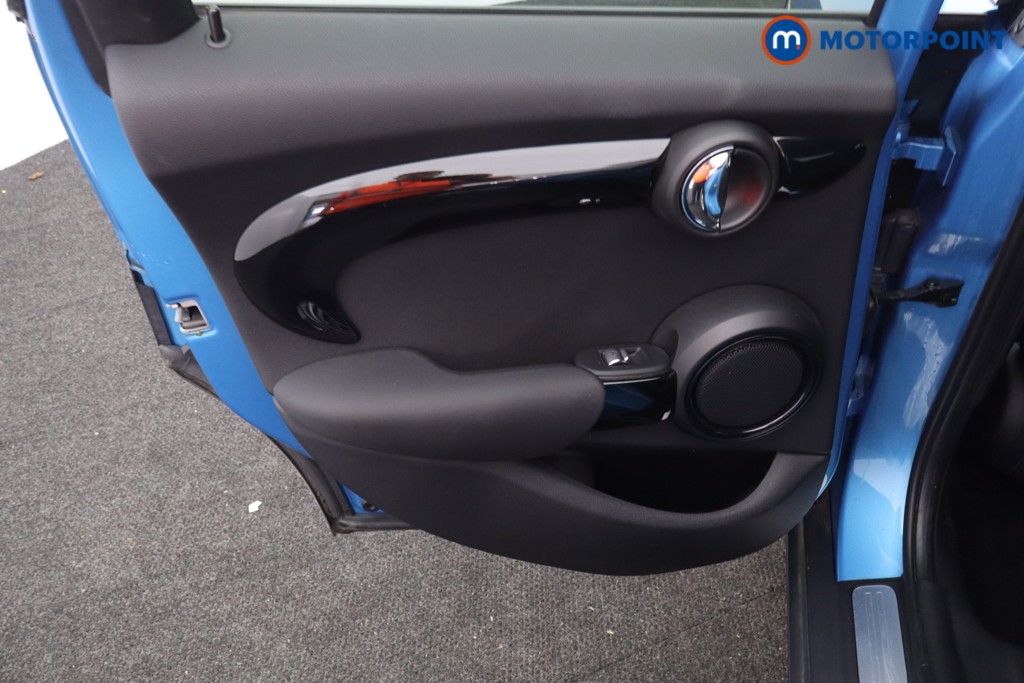 Mini Hatchback Cooper Manual Petrol Hatchback - Stock Number (1613389) - 17th supplementary image