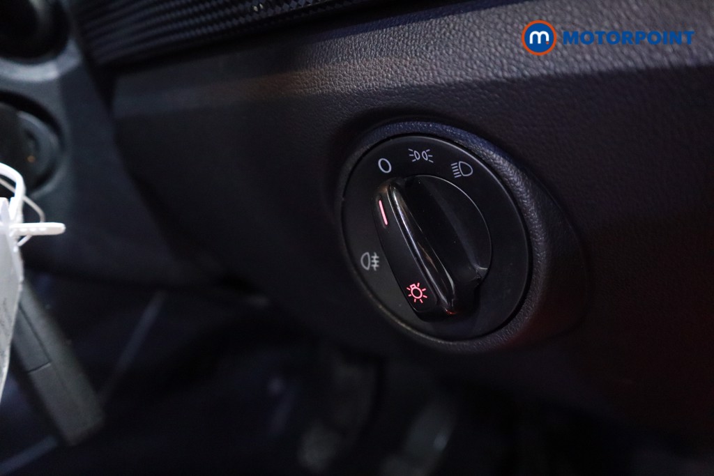 Volkswagen UP Move Up Manual Petrol Hatchback - Stock Number (1615339) - 4th supplementary image