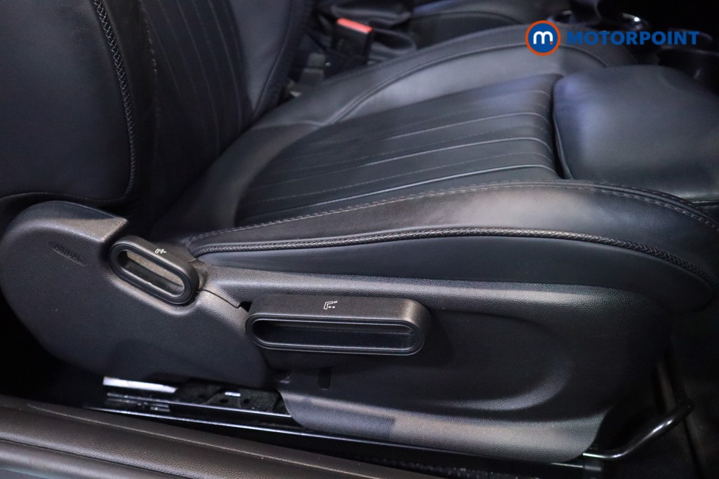 Mini Hatchback Cooper Exclusive Manual Petrol Hatchback - Stock Number (1615796) - 6th supplementary image