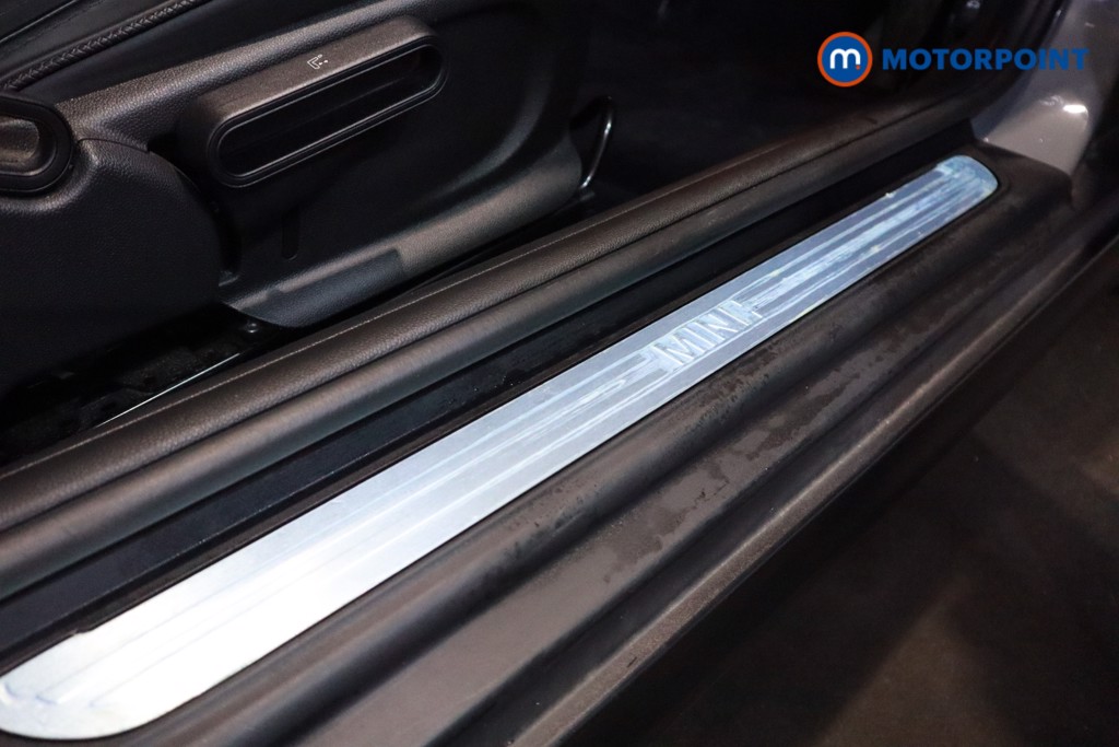 Mini Hatchback Cooper Exclusive Manual Petrol Hatchback - Stock Number (1615796) - 7th supplementary image