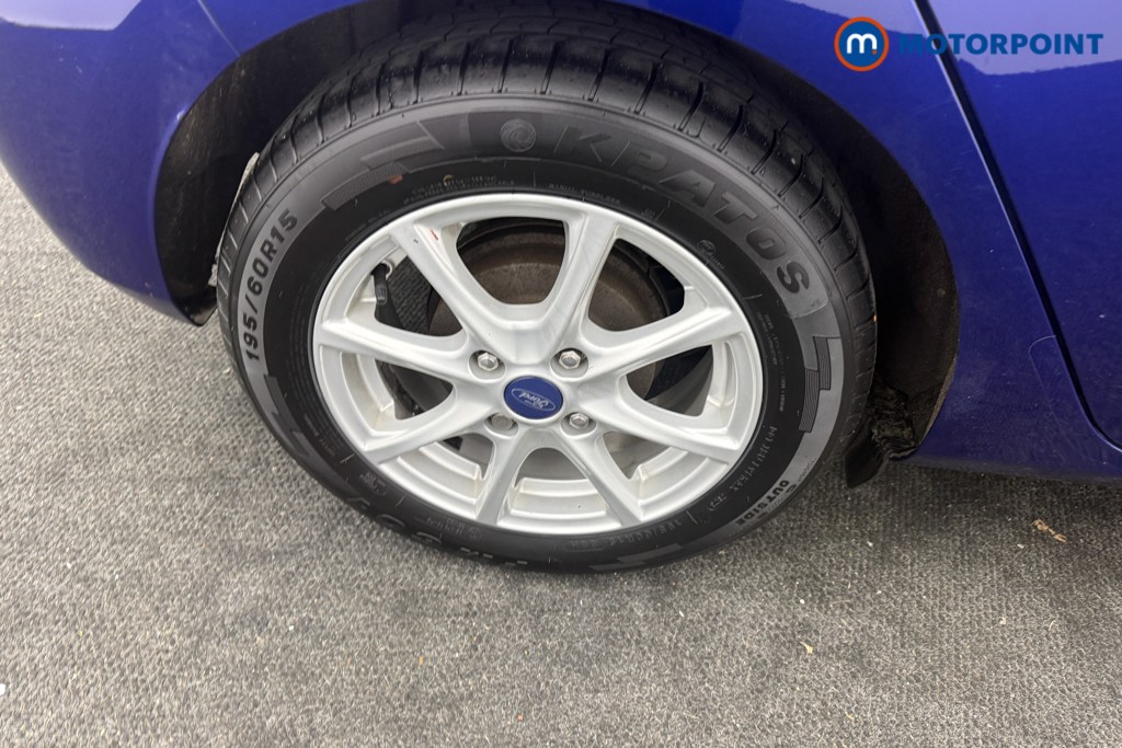 Ford Fiesta Zetec Manual Petrol Hatchback - Stock Number (1615836) - 5th supplementary image