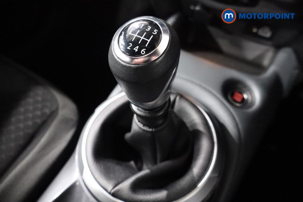 Nissan Juke N-Connecta Manual Petrol SUV - Stock Number (1603414) - 11th supplementary image
