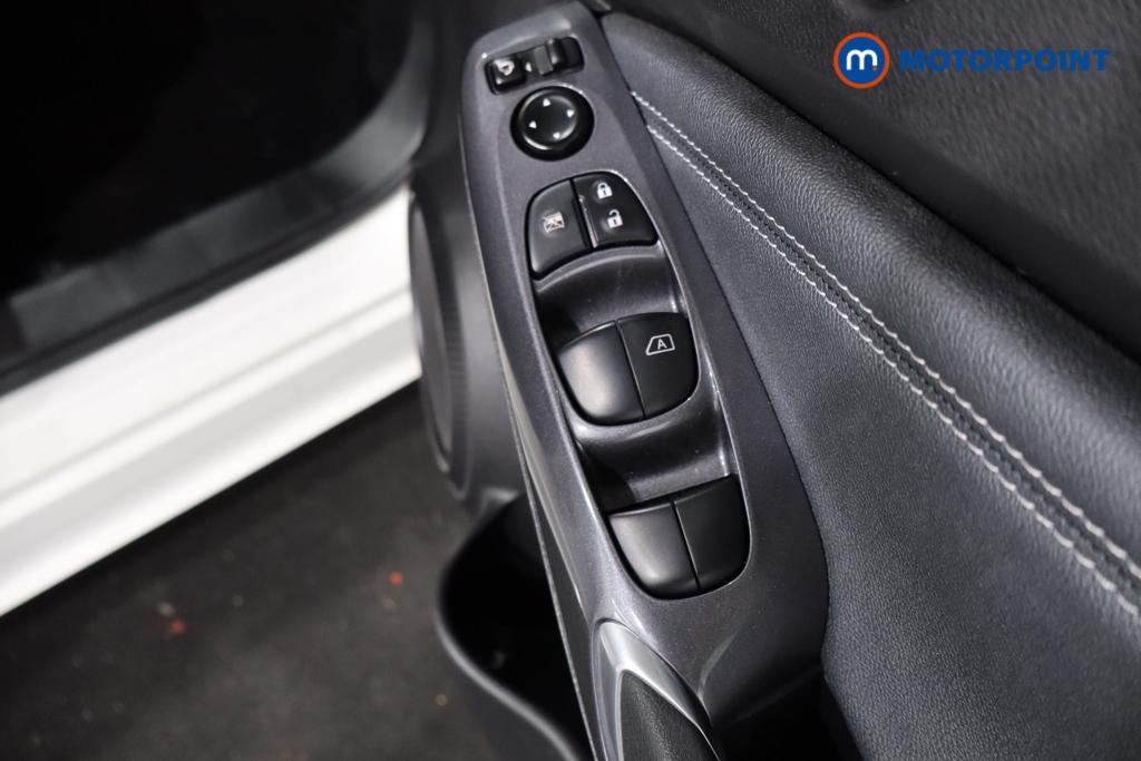 Nissan Juke N-Connecta Manual Petrol SUV - Stock Number (1603414) - 15th supplementary image