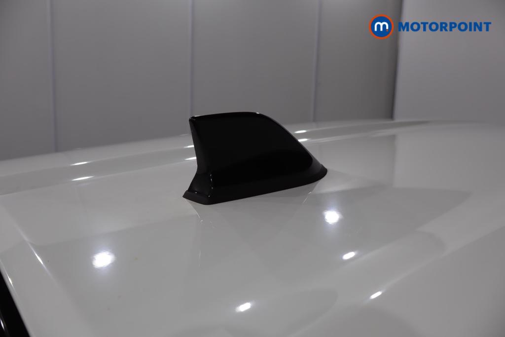 Nissan Juke N-Connecta Manual Petrol SUV - Stock Number (1603414) - 17th supplementary image