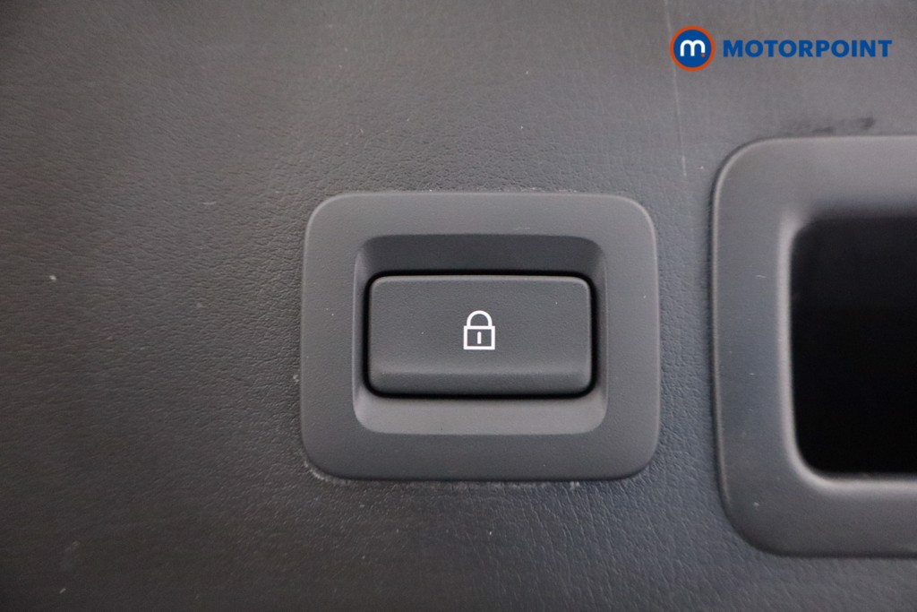 Mazda 3 Exclusive-Line Automatic Petrol Hatchback - Stock Number (1609041) - 37th supplementary image