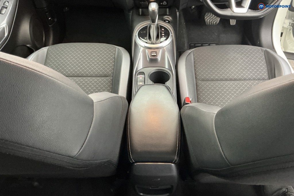 Nissan Juke N-Connecta Automatic Petrol-Electric Hybrid SUV - Stock Number (1609546) - 13th supplementary image