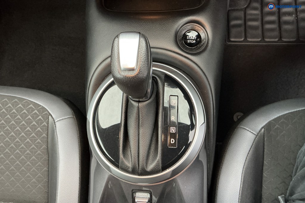 Nissan Juke N-Connecta Automatic Petrol-Electric Hybrid SUV - Stock Number (1609546) - 17th supplementary image