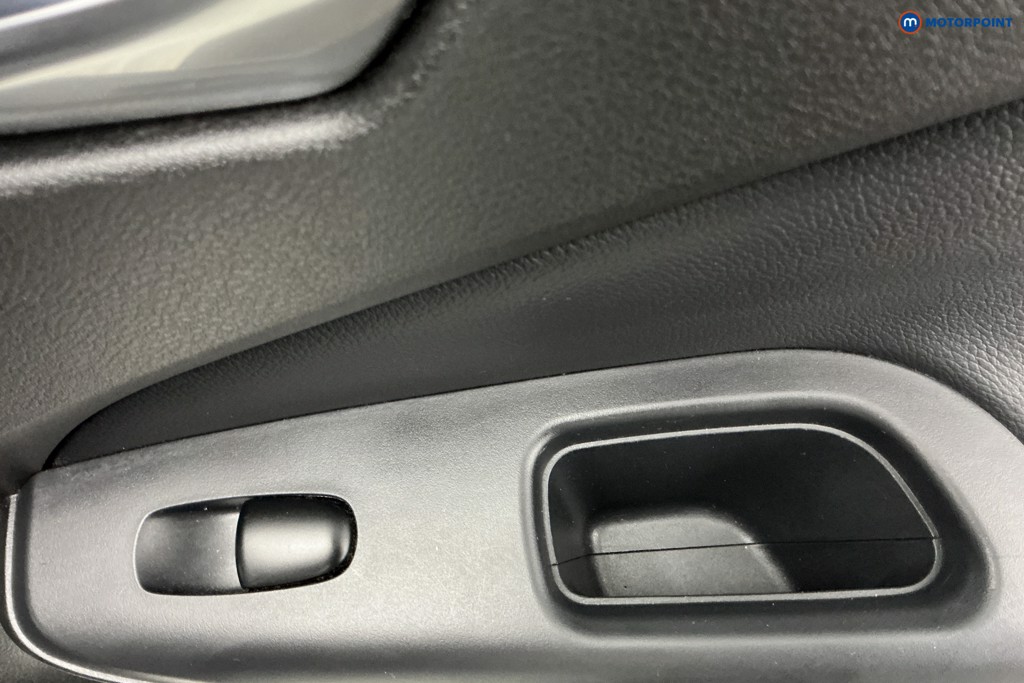 Nissan Juke N-Connecta Automatic Petrol-Electric Hybrid SUV - Stock Number (1609546) - 26th supplementary image