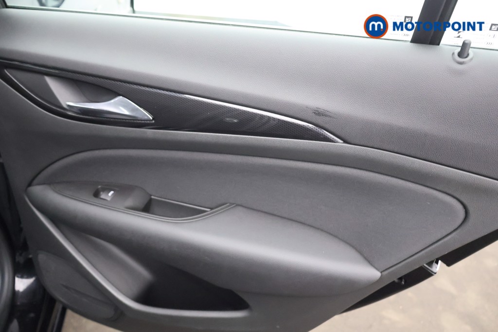 Vauxhall Insignia Se Edition Manual Diesel Hatchback - Stock Number (1609596) - 17th supplementary image