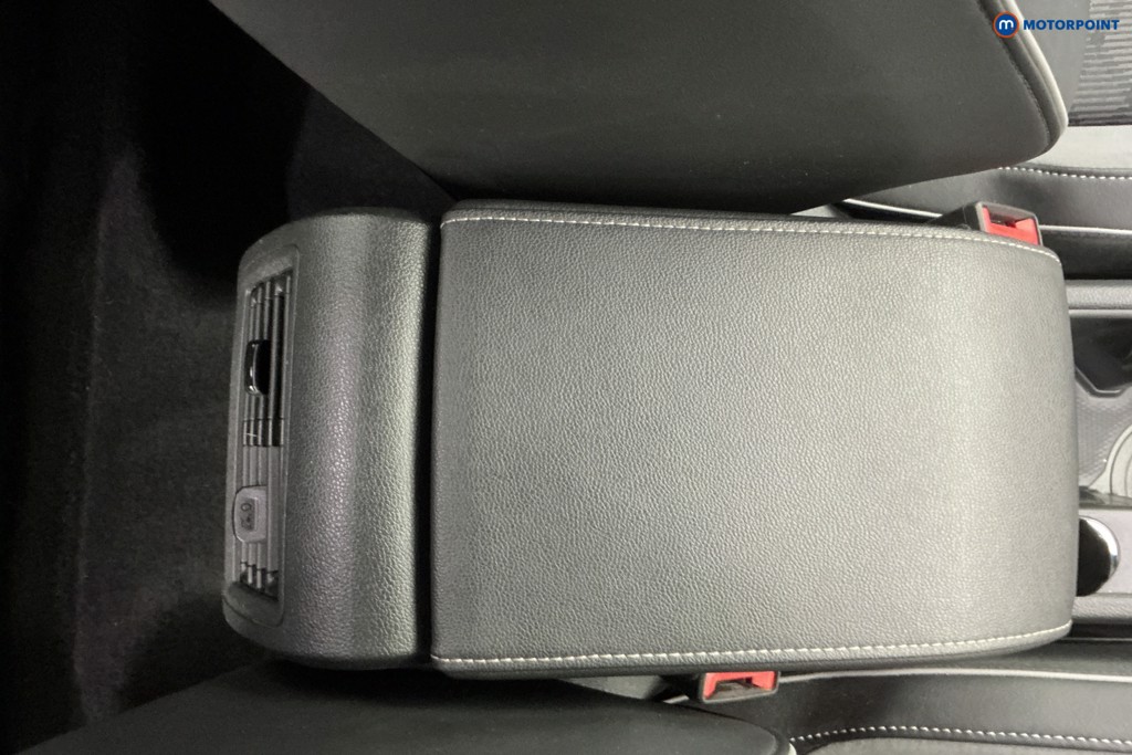 Volkswagen Golf R-Line Manual Petrol Hatchback - Stock Number (1609882) - 13th supplementary image