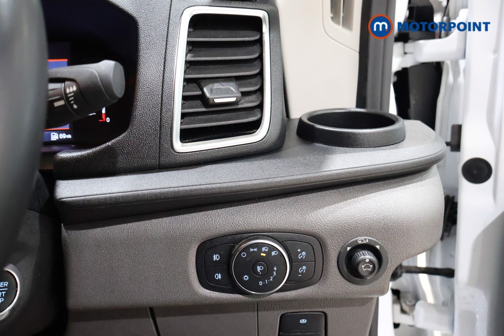 Ford Transit Limited Automatic Diesel Medium Roof Van - Stock Number (1611435) - 7th supplementary image