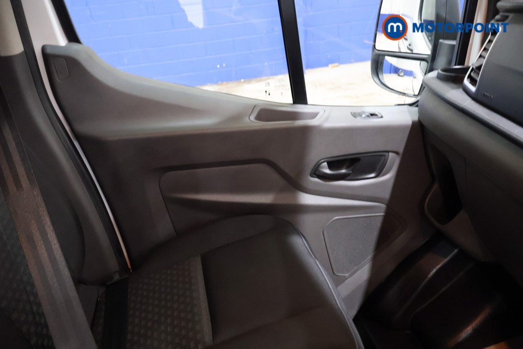 Ford Transit Limited Automatic Diesel Medium Roof Van - Stock Number (1611435) - 11th supplementary image