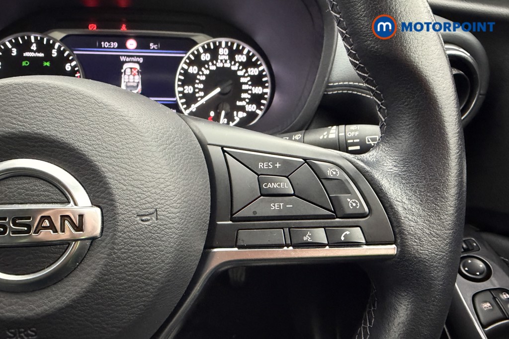 Nissan Juke N-Connecta Manual Petrol SUV - Stock Number (1613930) - 4th supplementary image