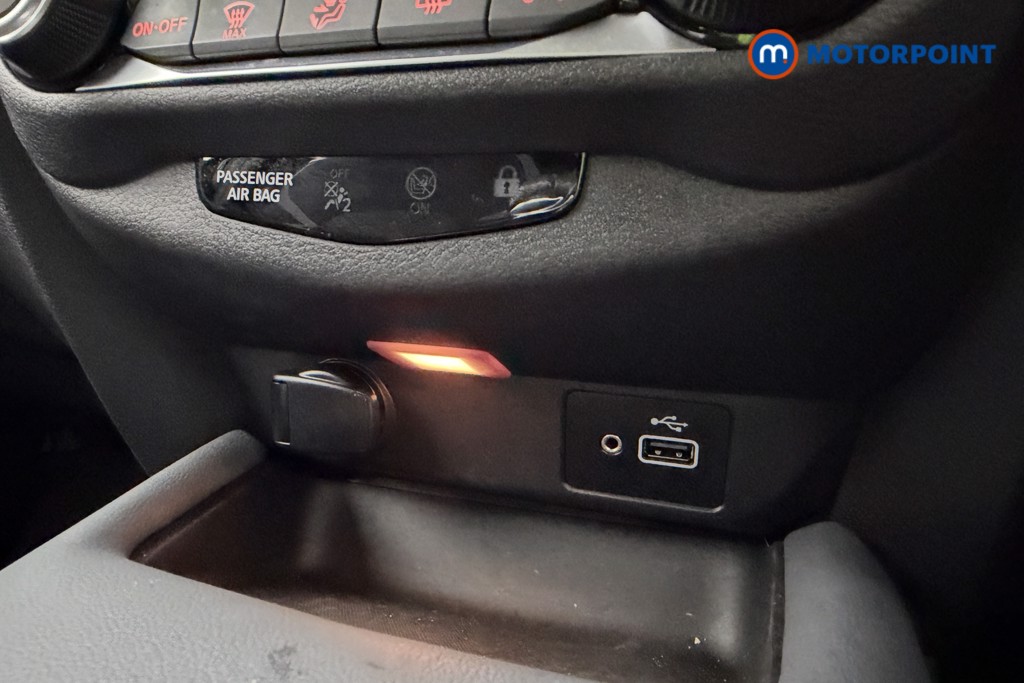 Nissan Juke N-Connecta Manual Petrol SUV - Stock Number (1613930) - 11th supplementary image