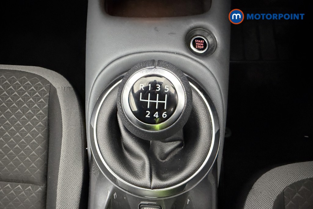 Nissan Juke N-Connecta Manual Petrol SUV - Stock Number (1613930) - 13th supplementary image