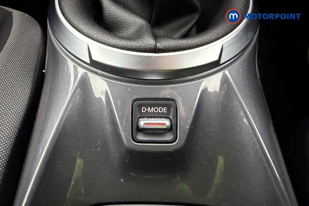 Nissan Juke N-Connecta Manual Petrol SUV - Stock Number (1613930) - 14th supplementary image