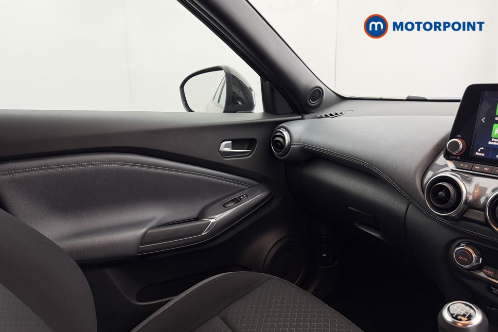 Nissan Juke N-Connecta Manual Petrol SUV - Stock Number (1613930) - 16th supplementary image