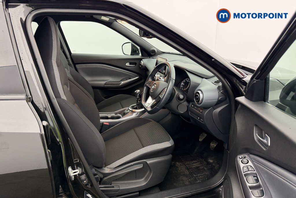 Nissan Juke N-Connecta Manual Petrol SUV - Stock Number (1613930) - 19th supplementary image