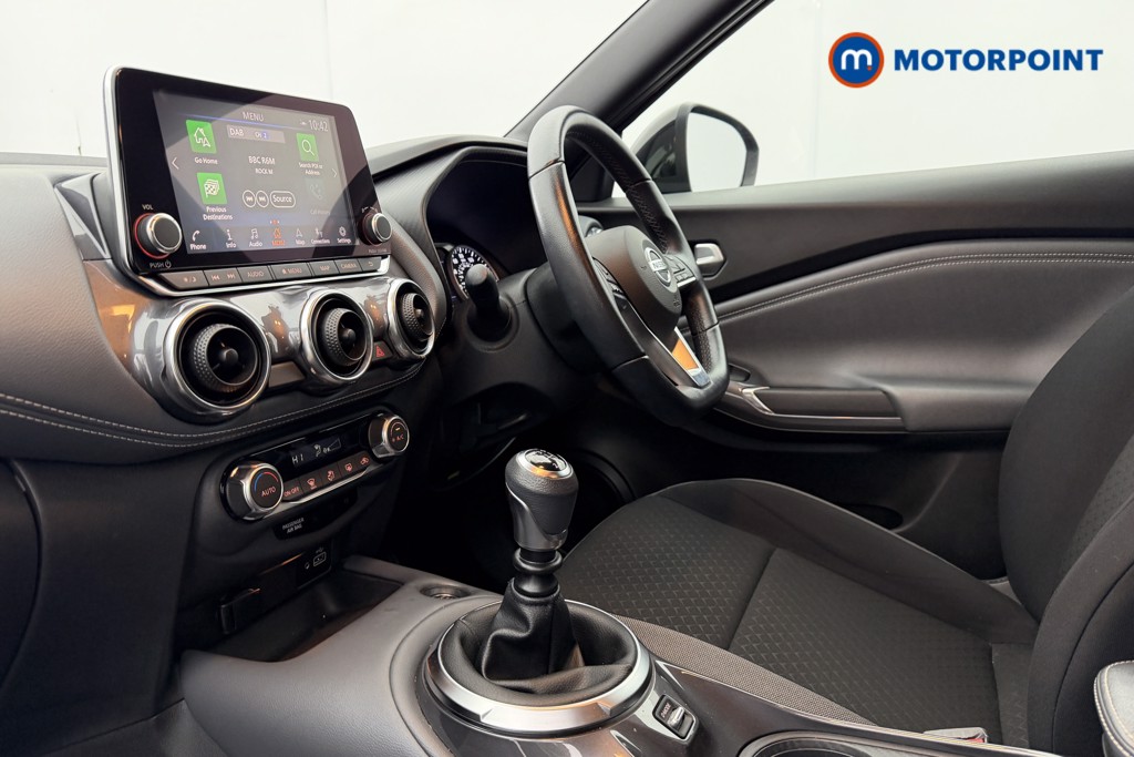 Nissan Juke N-Connecta Manual Petrol SUV - Stock Number (1613930) - 29th supplementary image