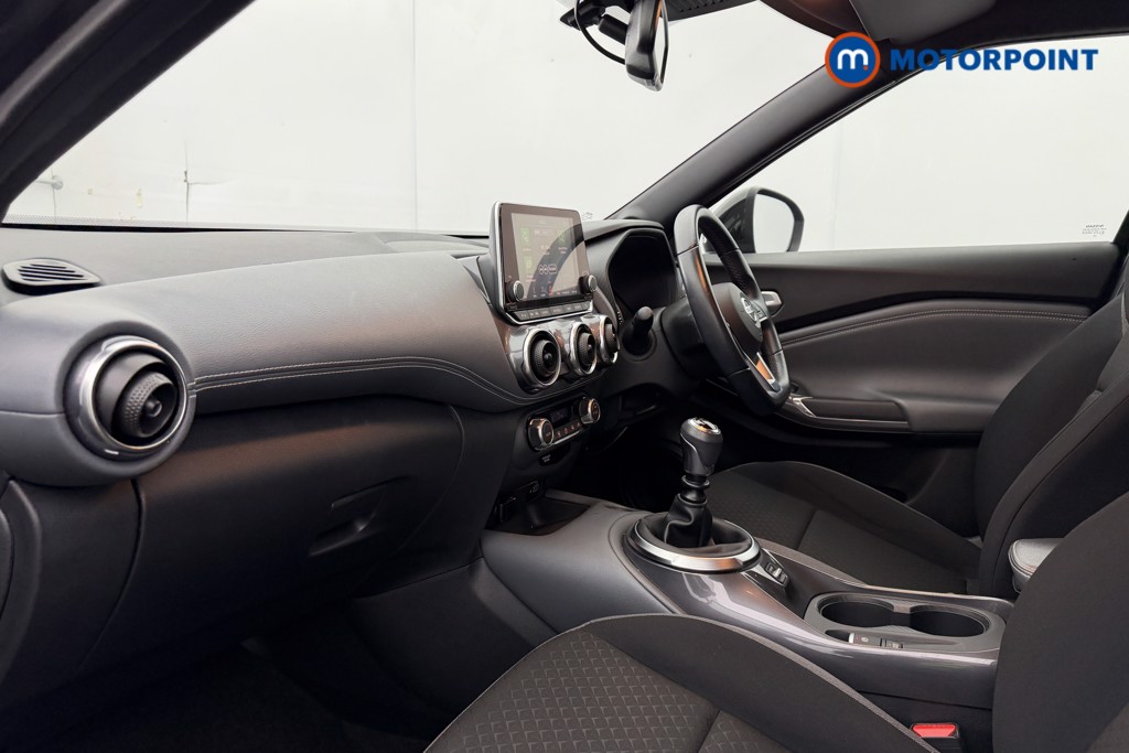 Nissan Juke N-Connecta Manual Petrol SUV - Stock Number (1613930) - 30th supplementary image