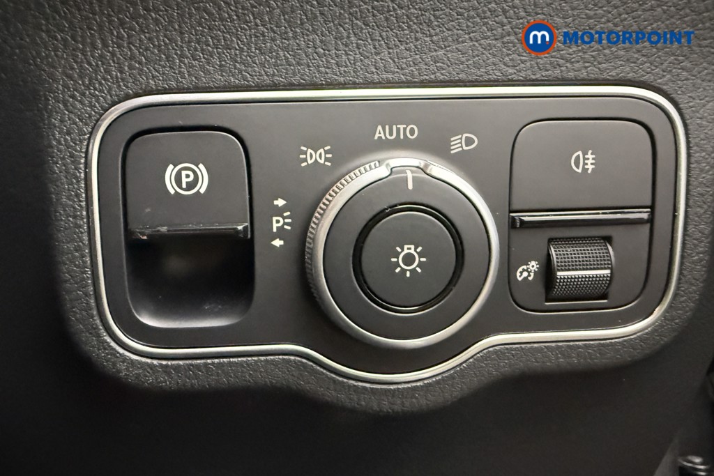 Mercedes-Benz GLA Amg Line Automatic Petrol SUV - Stock Number (1615346) - 17th supplementary image