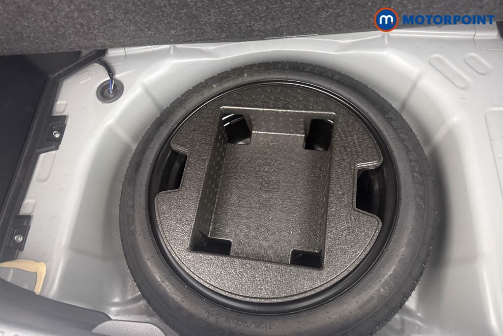 Toyota Yaris Design Automatic Petrol-Electric Hybrid Hatchback - Stock Number (1568481) - 4th supplementary image