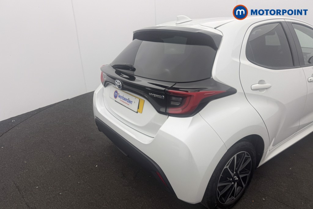 Toyota Yaris Design Automatic Petrol-Electric Hybrid Hatchback - Stock Number (1568481) - 7th supplementary image