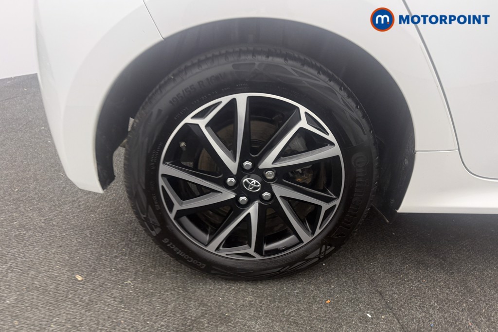 Toyota Yaris Design Automatic Petrol-Electric Hybrid Hatchback - Stock Number (1568481) - 8th supplementary image