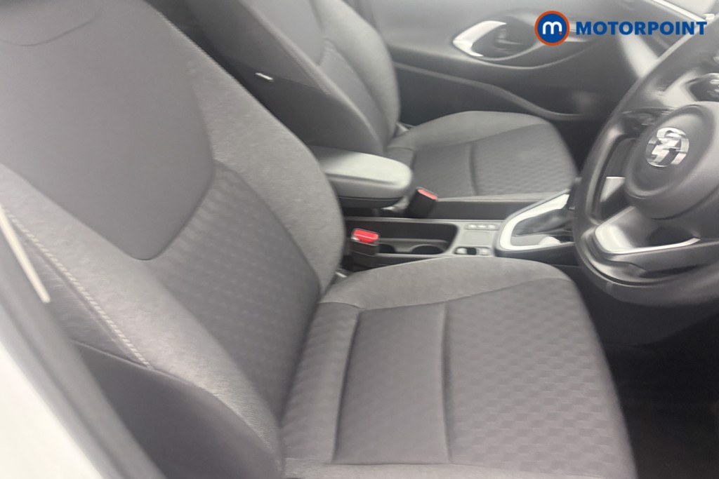 Toyota Yaris Design Automatic Petrol-Electric Hybrid Hatchback - Stock Number (1568481) - 13th supplementary image