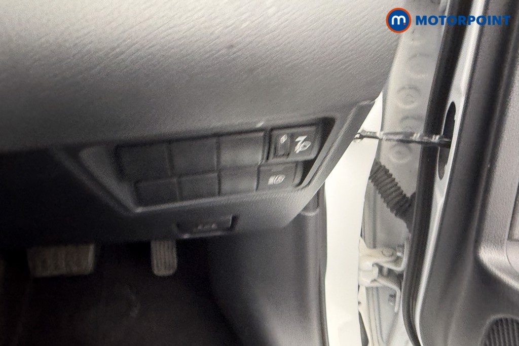 Toyota Yaris Design Automatic Petrol-Electric Hybrid Hatchback - Stock Number (1568481) - 14th supplementary image