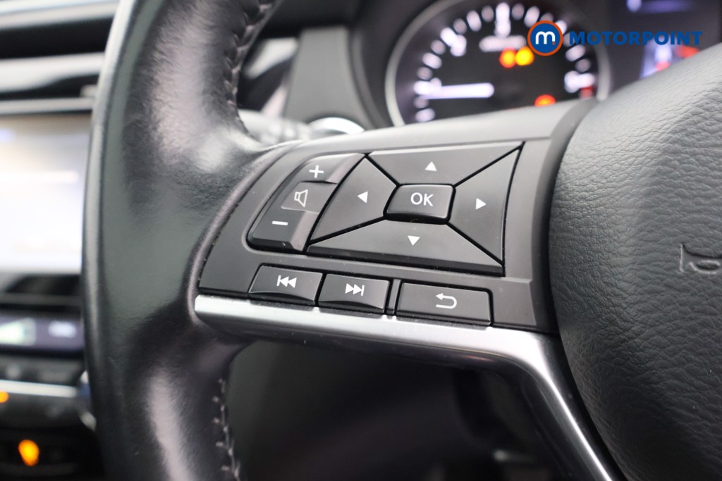 Nissan Qashqai N-Connecta Manual Diesel SUV - Stock Number (1605457) - 3rd supplementary image