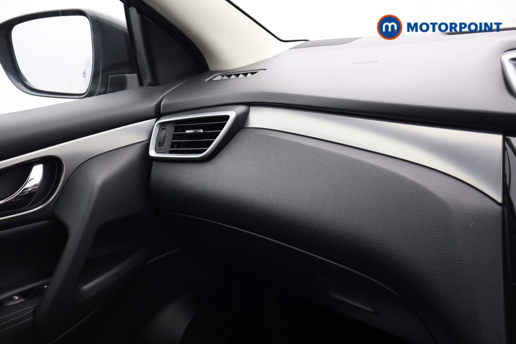 Nissan Qashqai N-Connecta Manual Diesel SUV - Stock Number (1605457) - 8th supplementary image