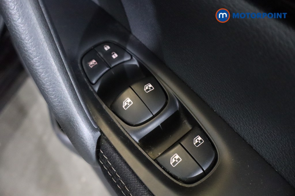 Nissan Qashqai N-Connecta Manual Petrol SUV - Stock Number (1607066) - 17th supplementary image