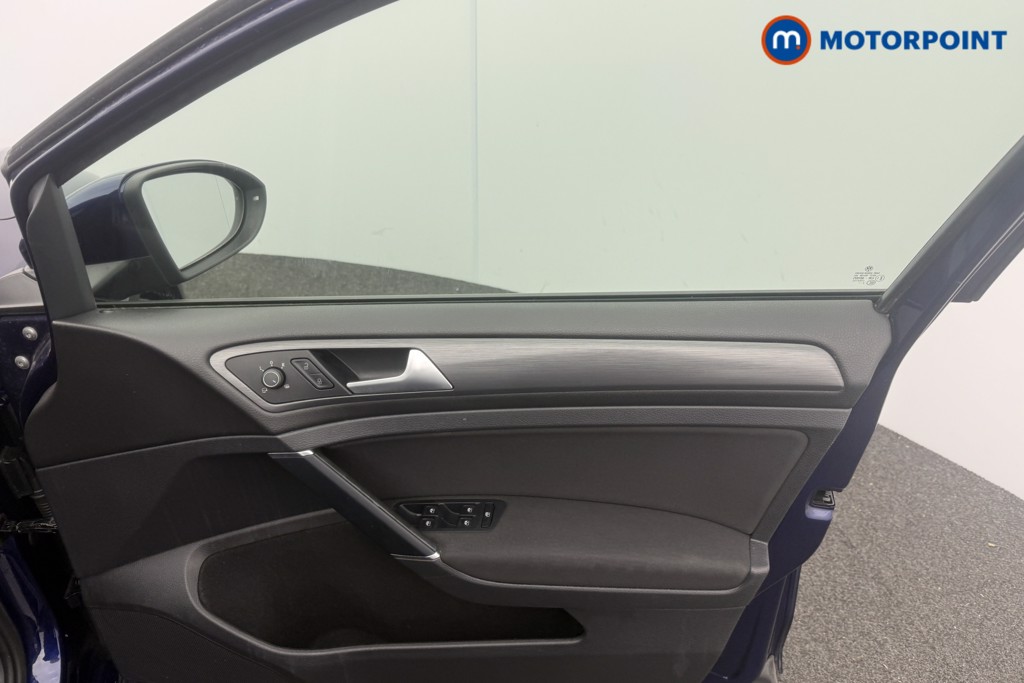 Volkswagen Golf Match Edition Manual Petrol Hatchback - Stock Number (1607595) - 1st supplementary image