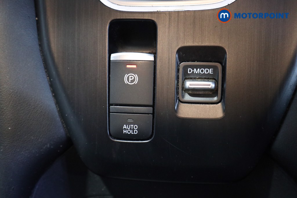 Nissan Qashqai N-Connecta Manual Petrol SUV - Stock Number (1608471) - 9th supplementary image