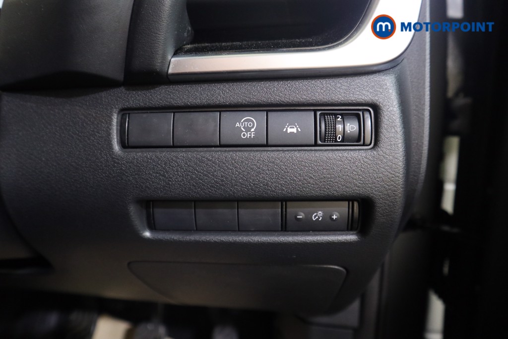 Nissan Qashqai N-Connecta Manual Petrol SUV - Stock Number (1608471) - 12th supplementary image
