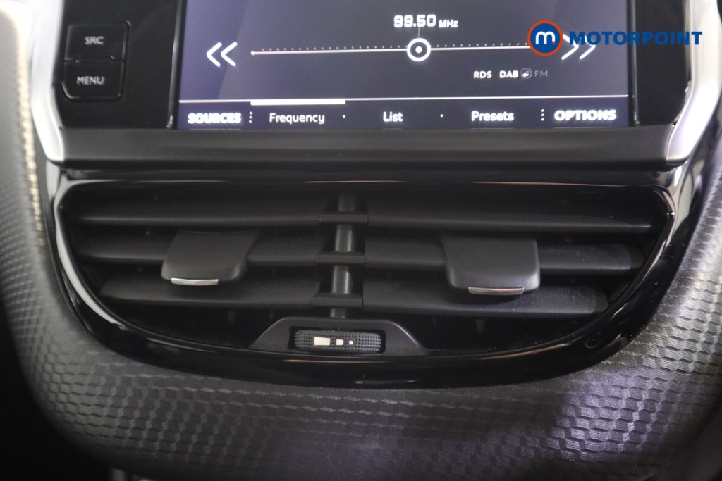 Peugeot 2008 Allure Manual Petrol SUV - Stock Number (1610017) - 7th supplementary image